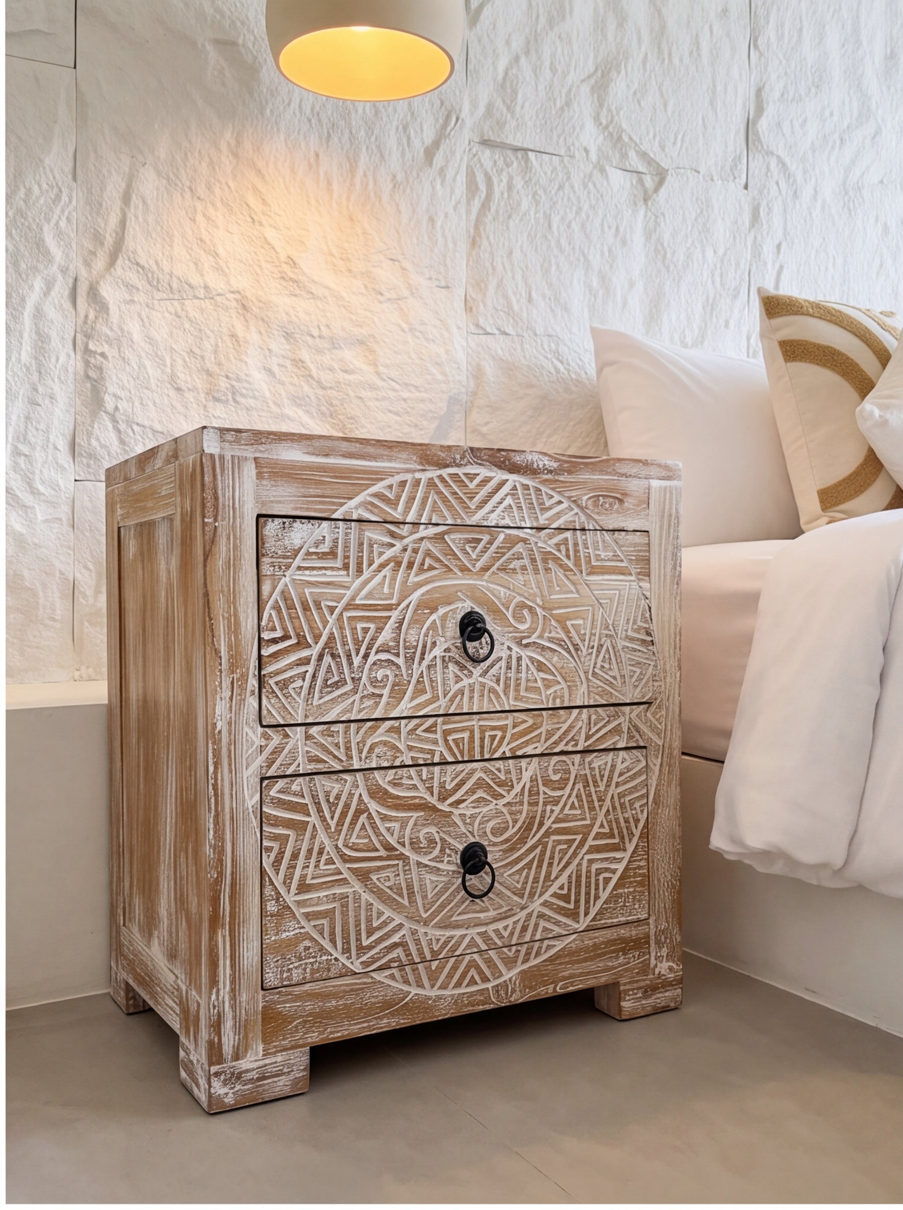 Tables de chevet artisanales en teck blanchi – Tirta