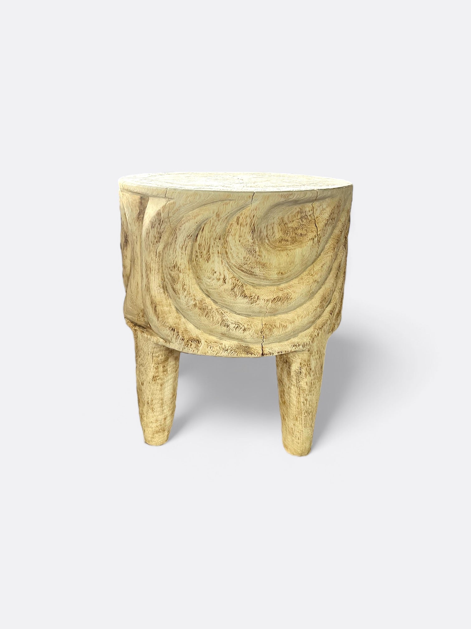 Tabouret Carryh en bois de manguier sculpté artisanal de Bali