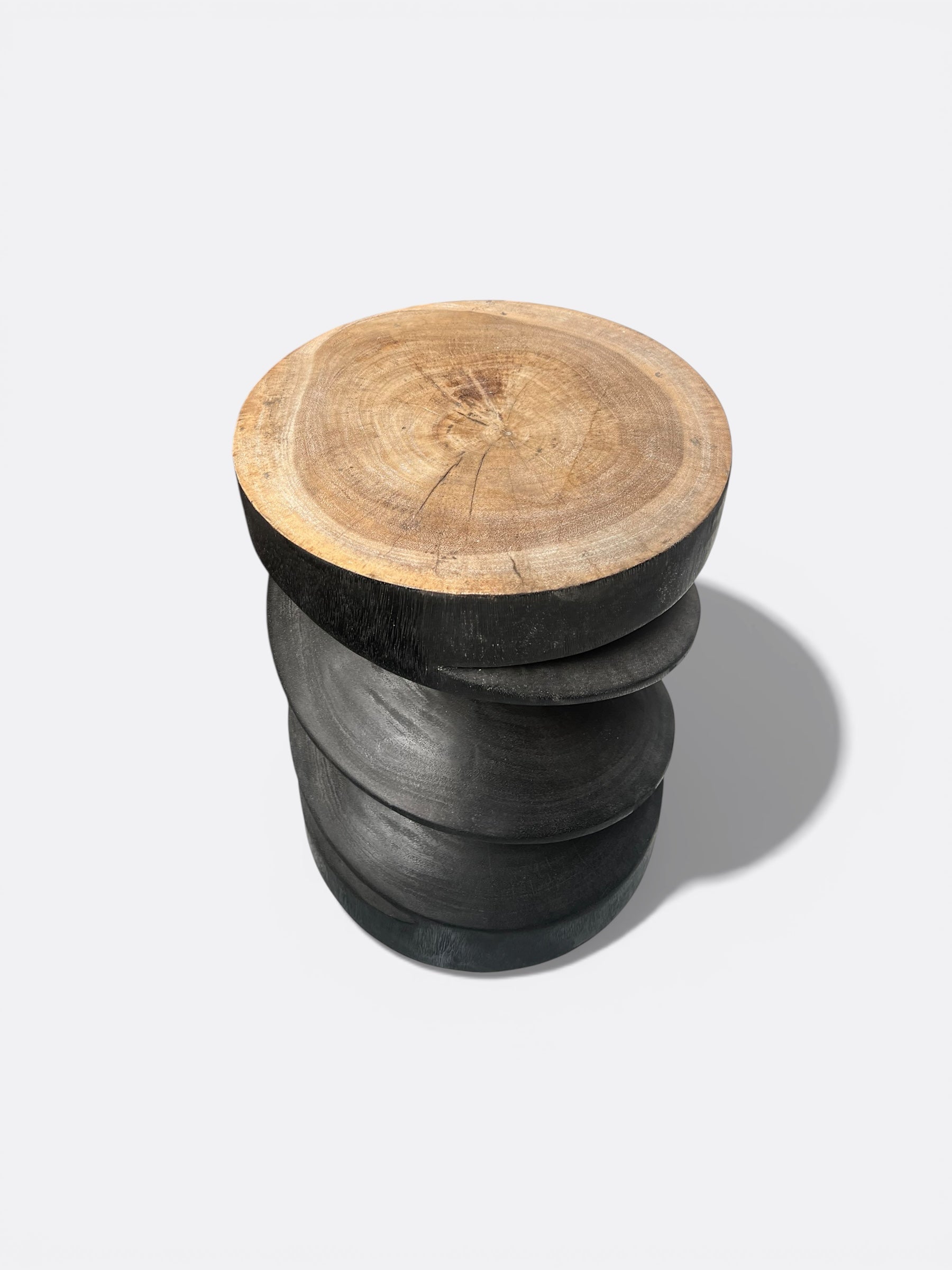 Tabouret Kaili en Suar noir - détail de la forme torsadée