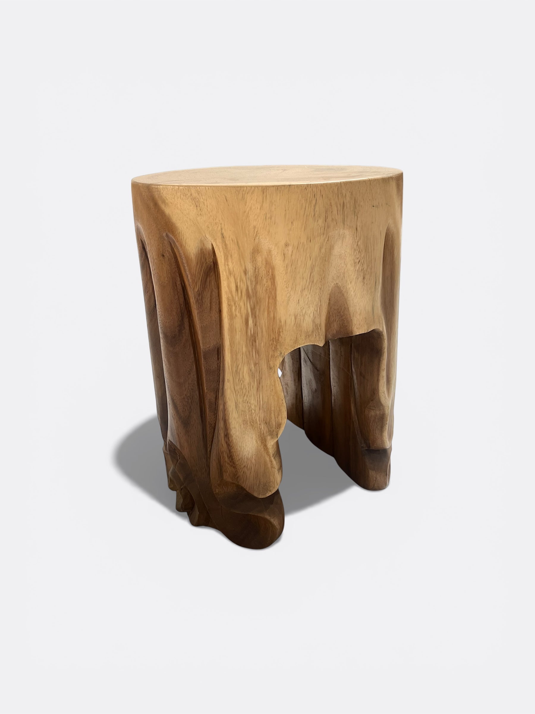 Tabouret Sahna en Suar - détail des formes creusées