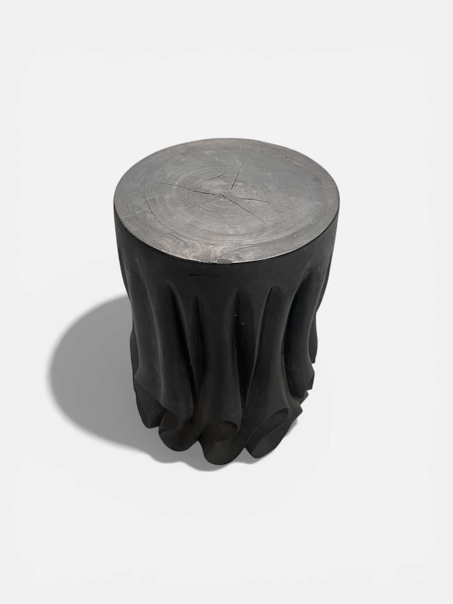 Tabouret Soma en Suar noir - vue d'ensemble dans un intérieur
