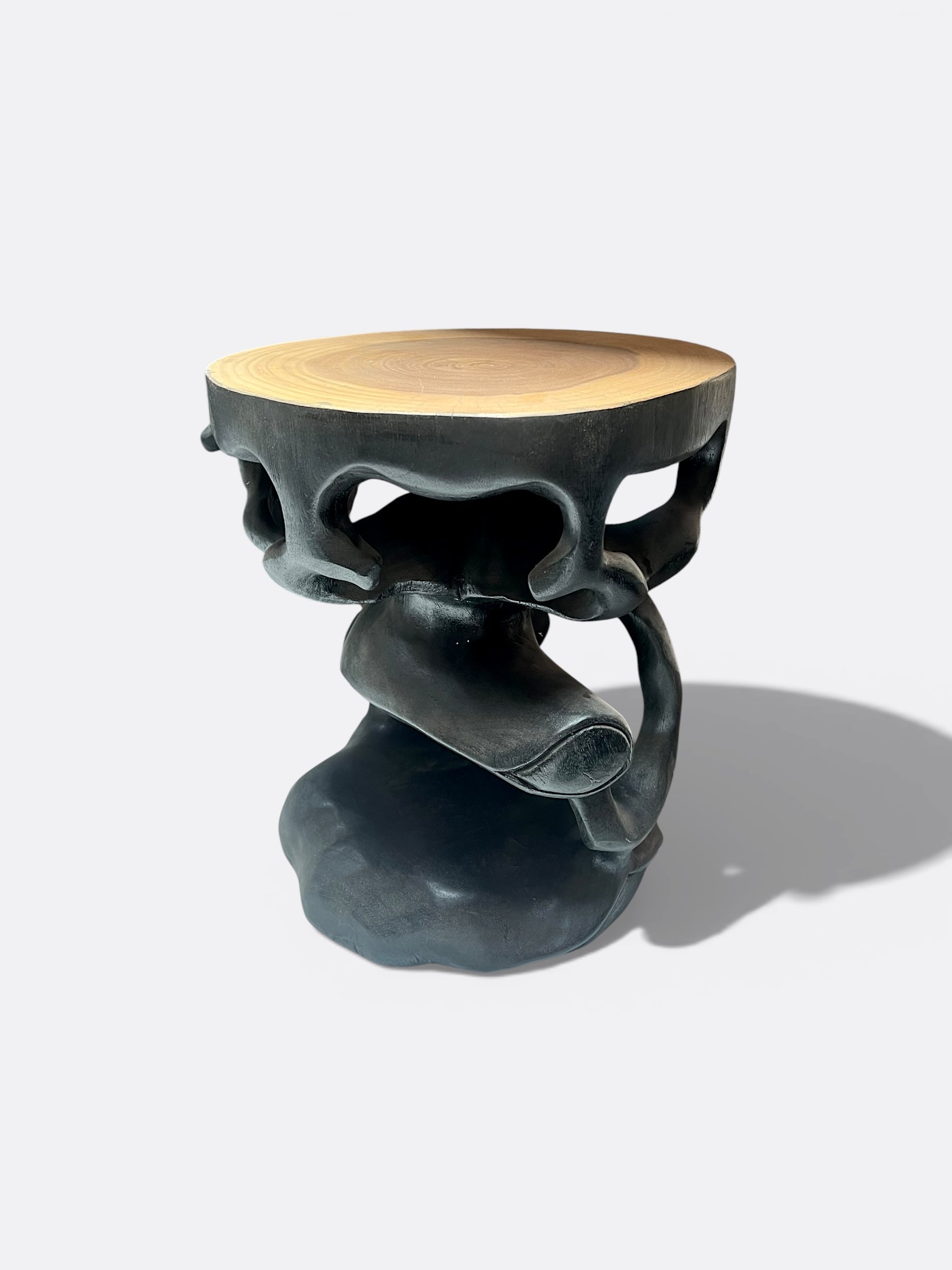 Tabouret Kairi en teck - détail du plateau brut