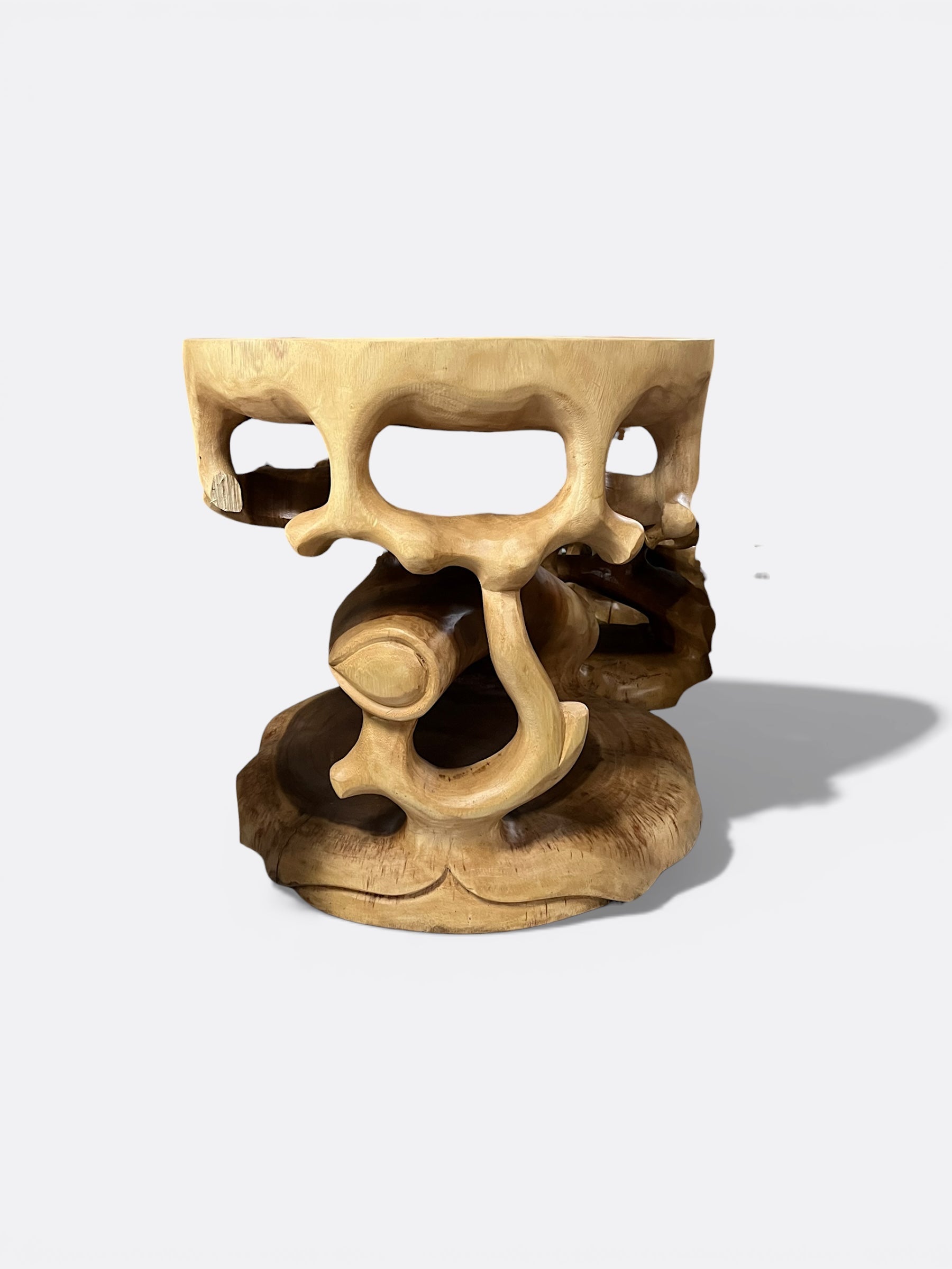 Tabouret Maena en teck massif sculptural artisanal de Bali